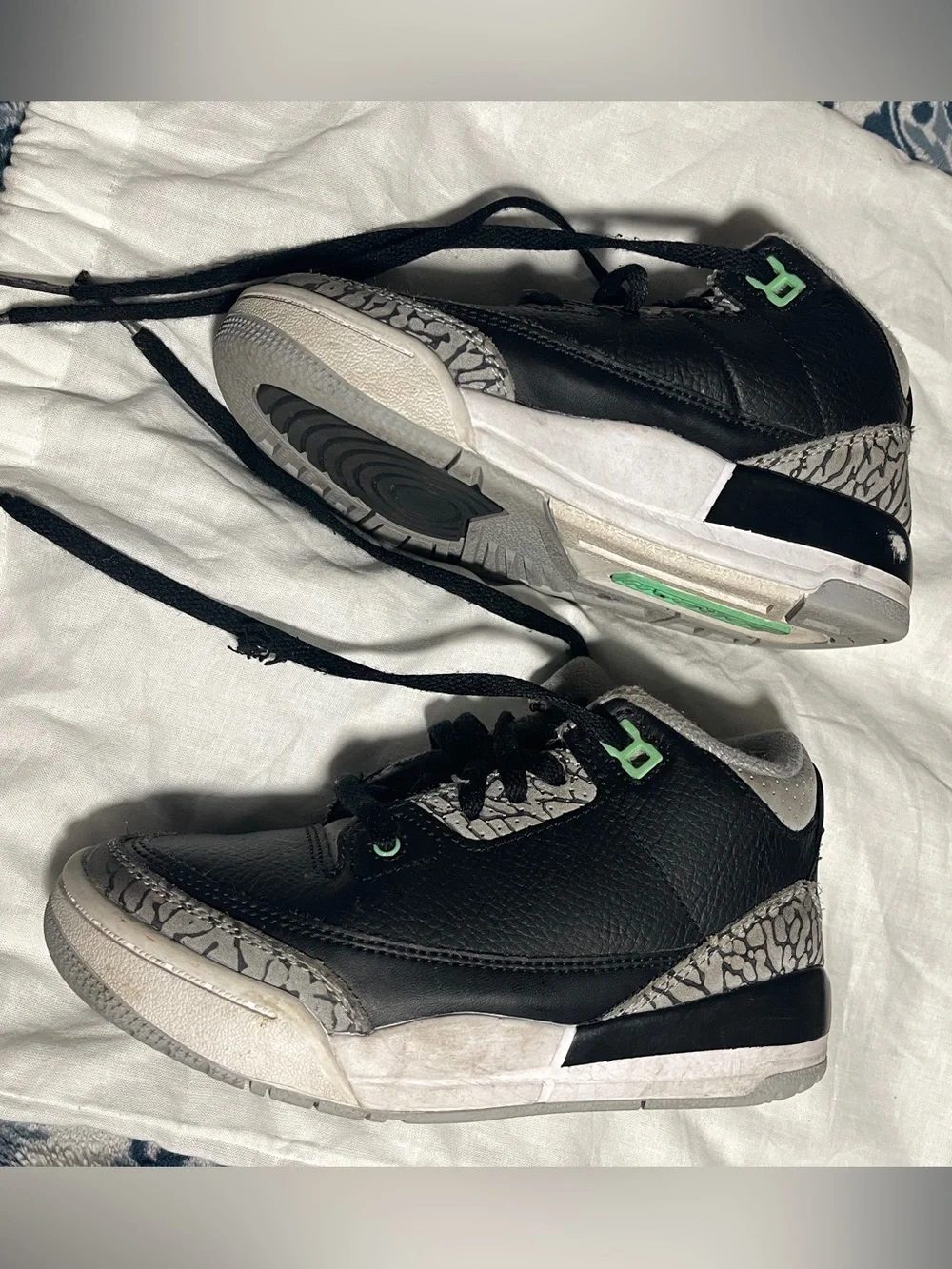 Kids Air Jordans 3 Retro Green Glow